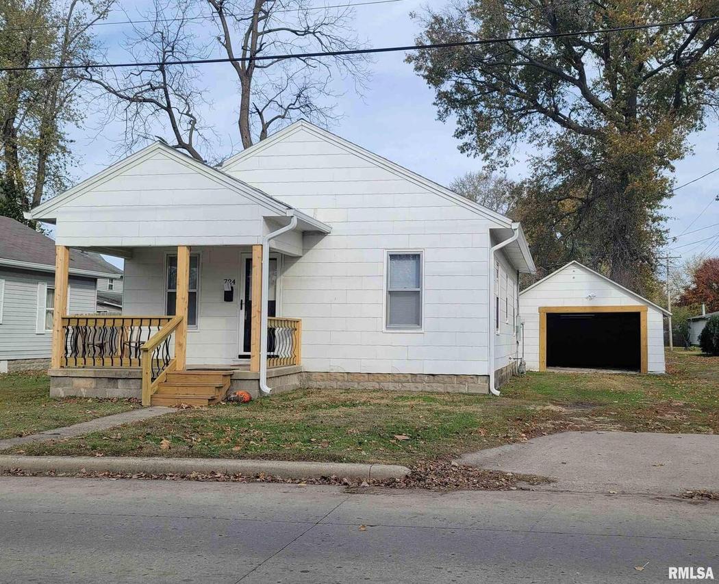 724 W Whittaker St., Salem, IL 62881