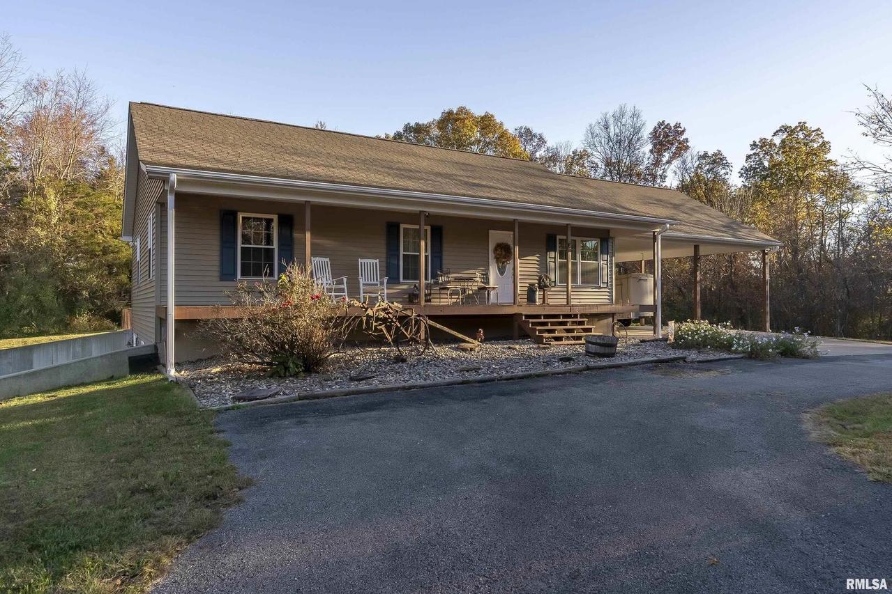 13236 Edwards Rd., Pittsburg, IL 62974