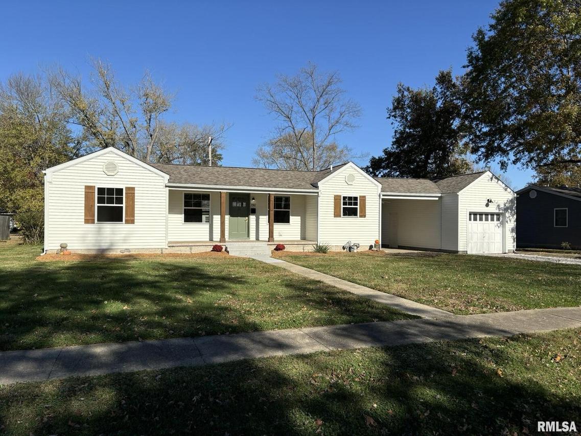 740 Warmouth St., Salem, IL 62881