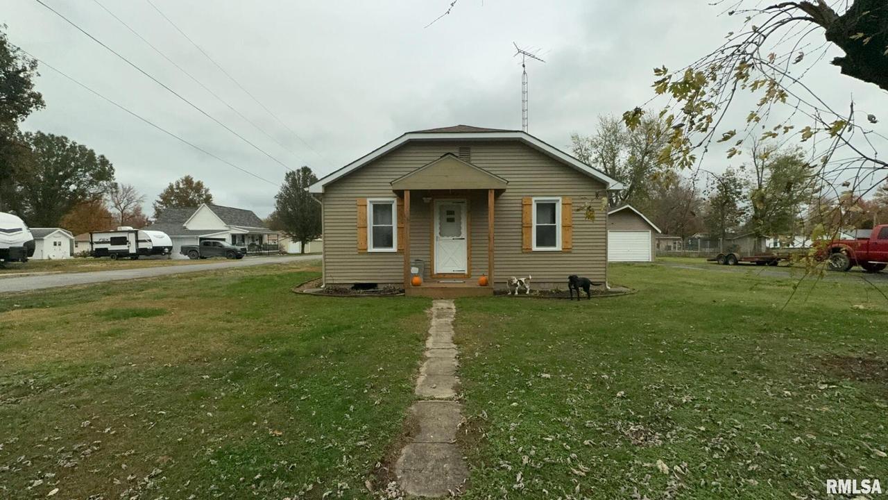 610 N Locust St., Sesser, IL 62884