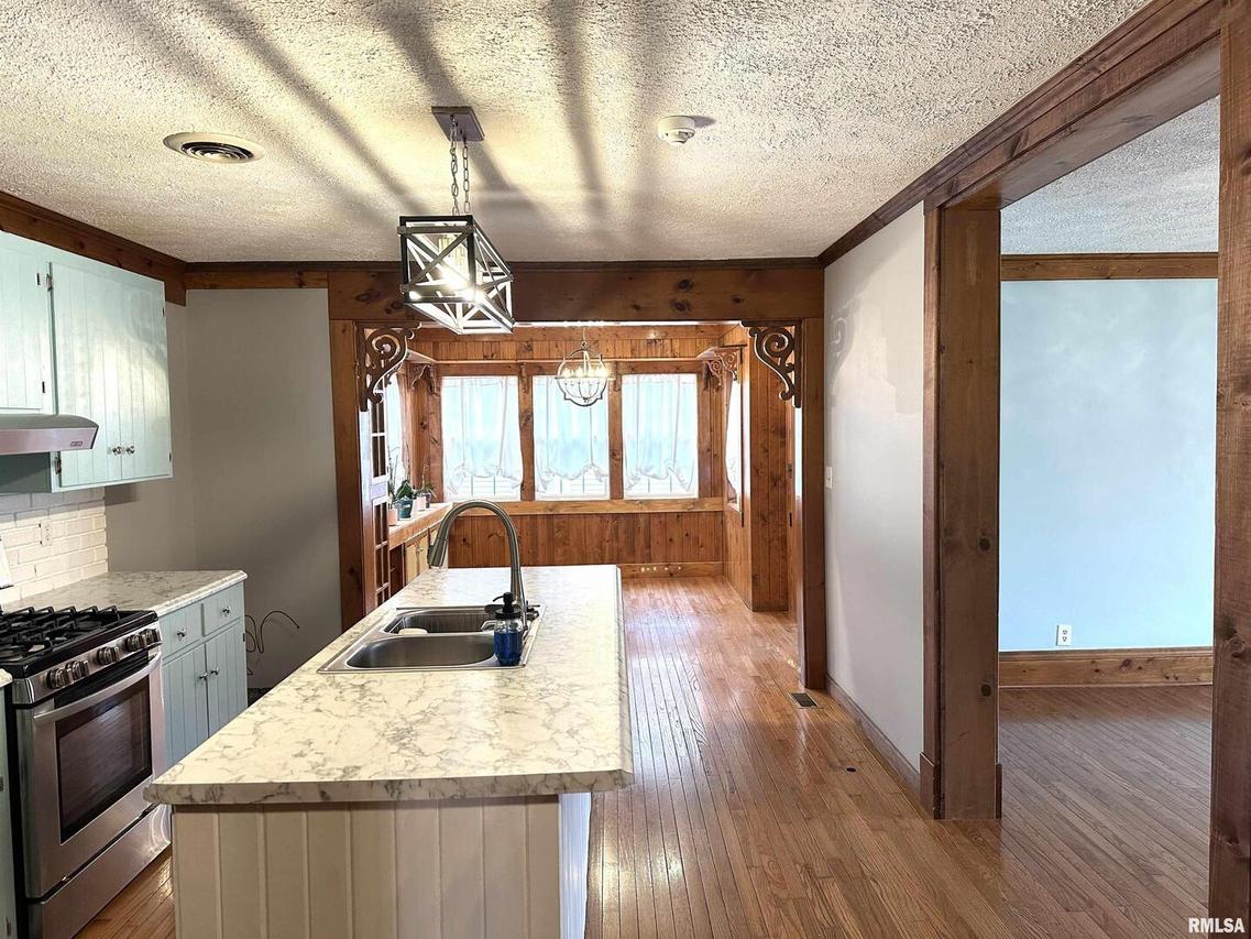 137 S Pine St., Centralia, IL 62801