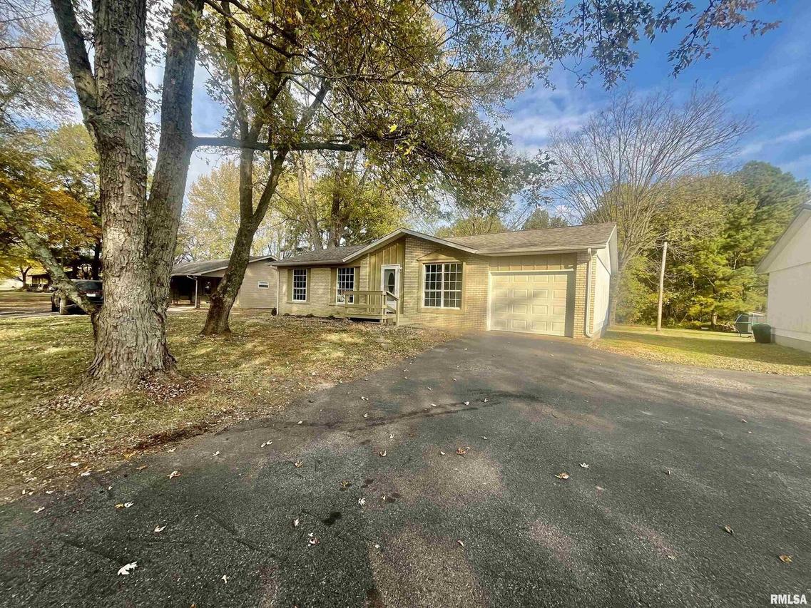 997 Country Club Rd., Metropolis, IL 62960