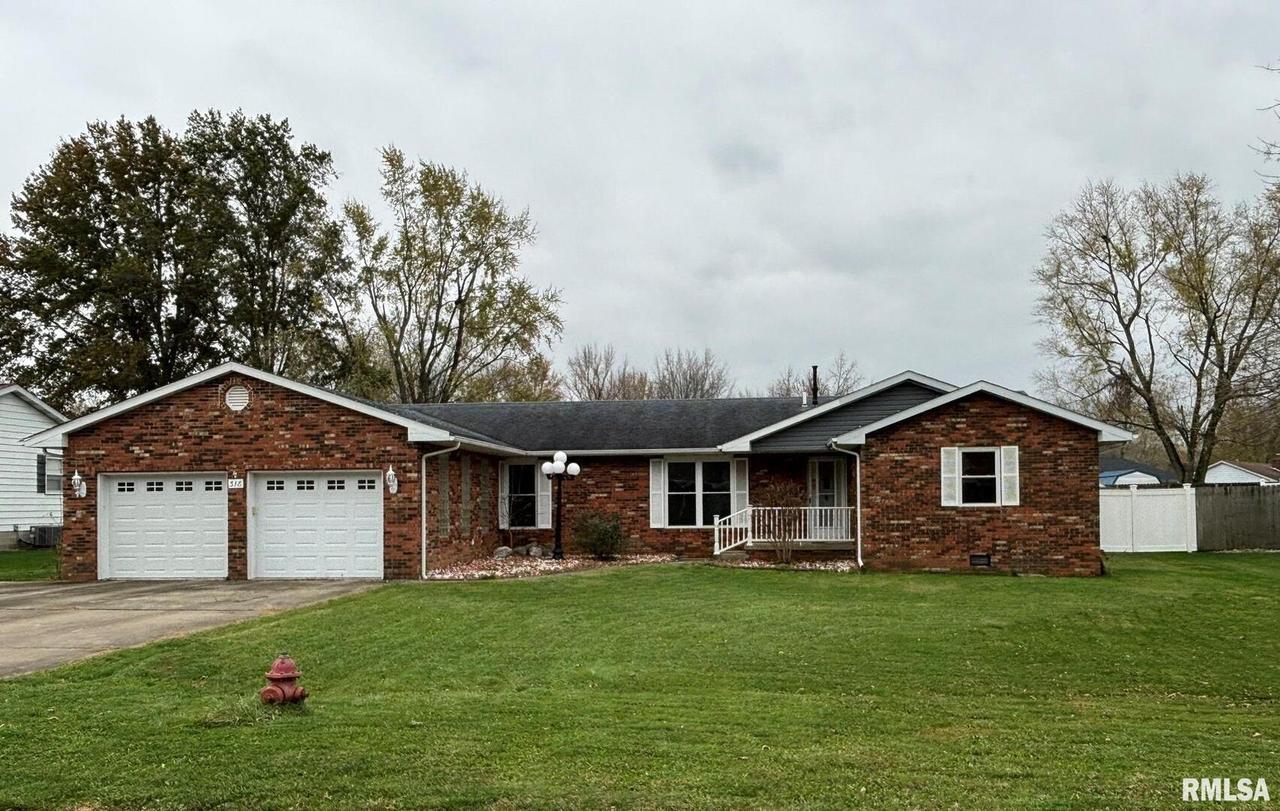 318 Circle Dr., Salem, IL 62881