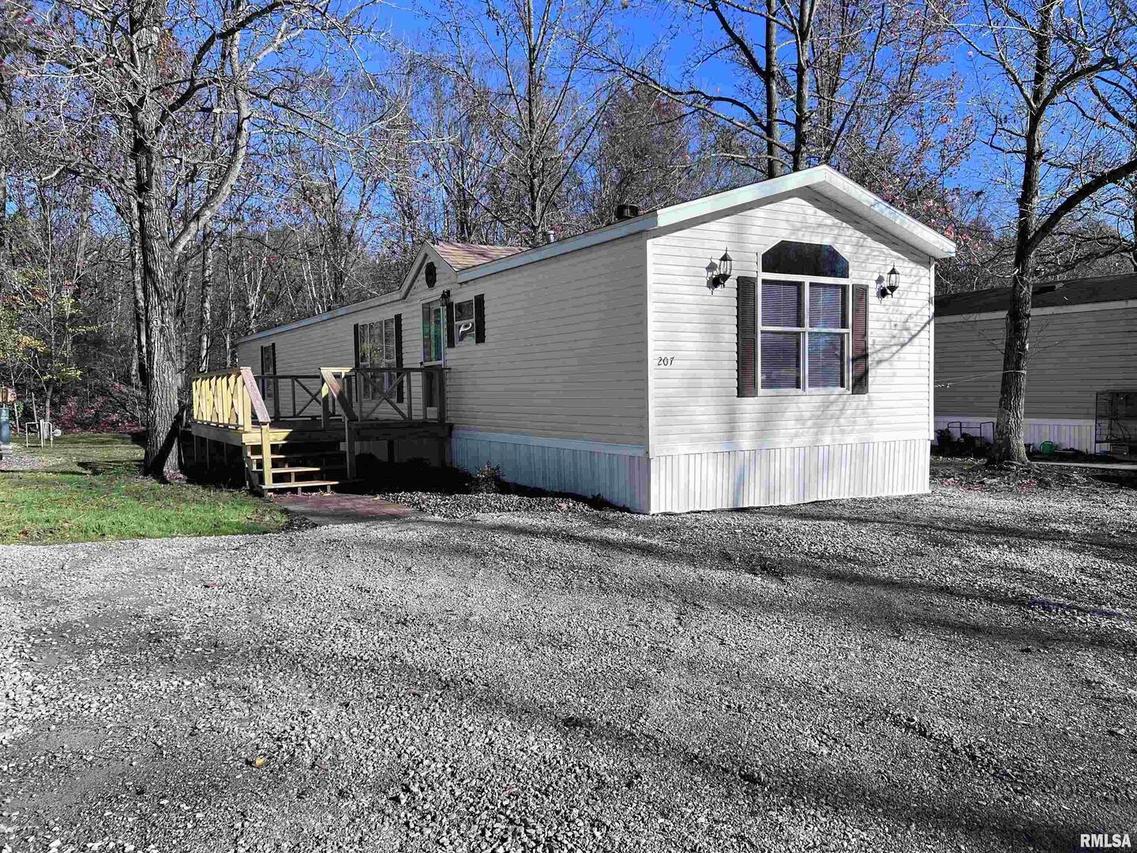 207 Oak Valley Dr., Carbondale, IL 62901