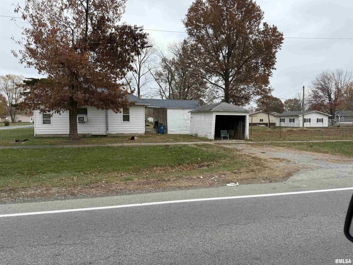 311 W Lottie St., Sesser, IL 62884