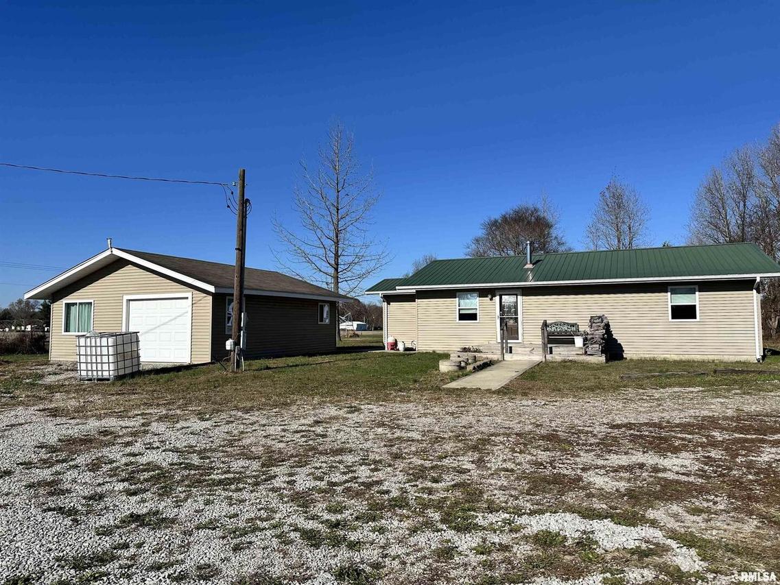 2739 Us Route 51 Route, Duquoin, IL 62832