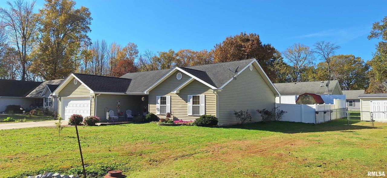 215 Pin Oak Ln., Harrisburg, IL 62946