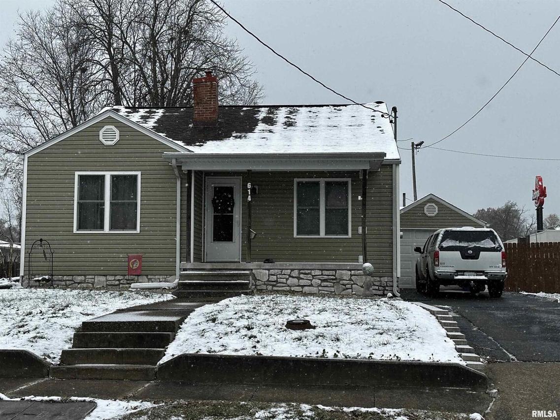 614 W Washington St., Benton, IL 62812
