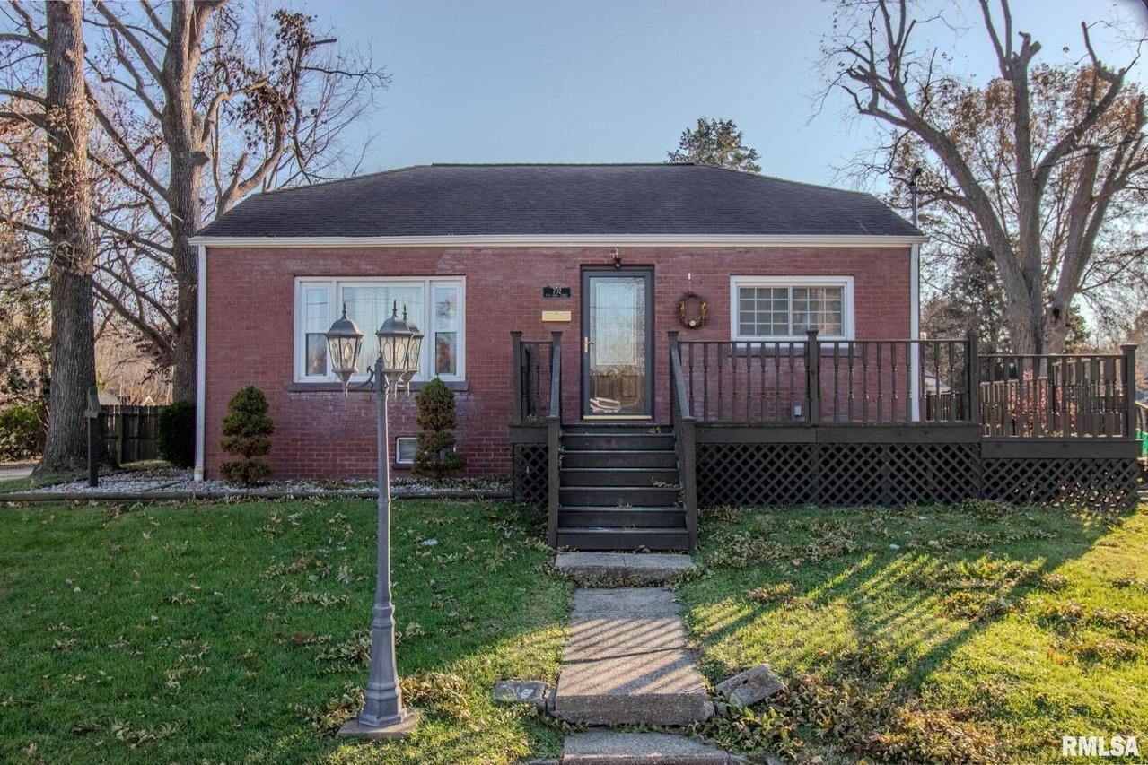 702 W Jones St., West Frankfort, IL 62896