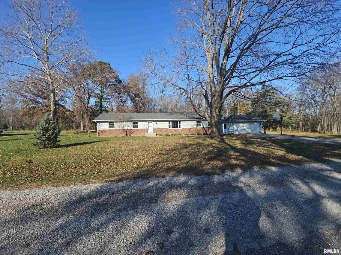 11600 N Blackward Rd., Mt Vernon, IL 62864