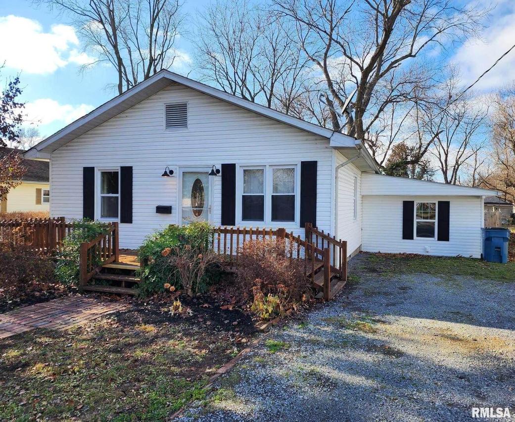 1003 Glendale St., Benton, IL 62812