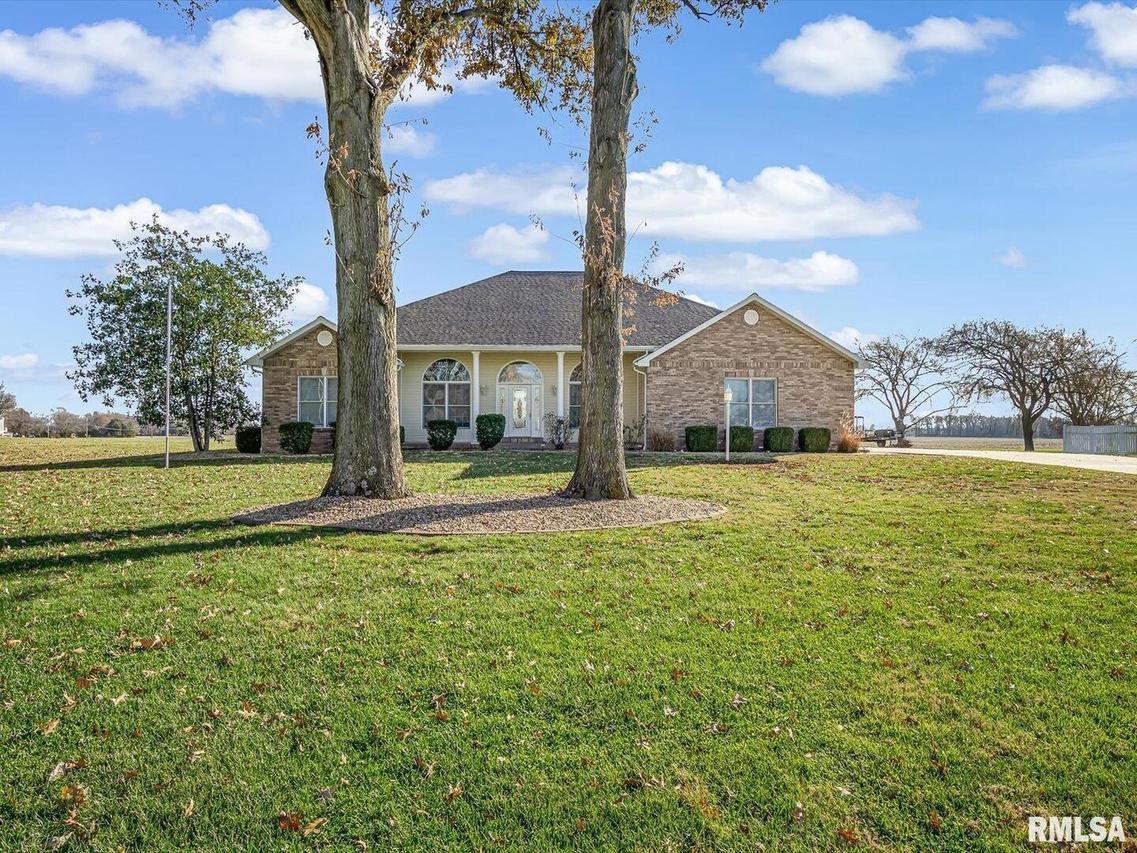 702 Solitude Dr., Duquoin, IL 62832