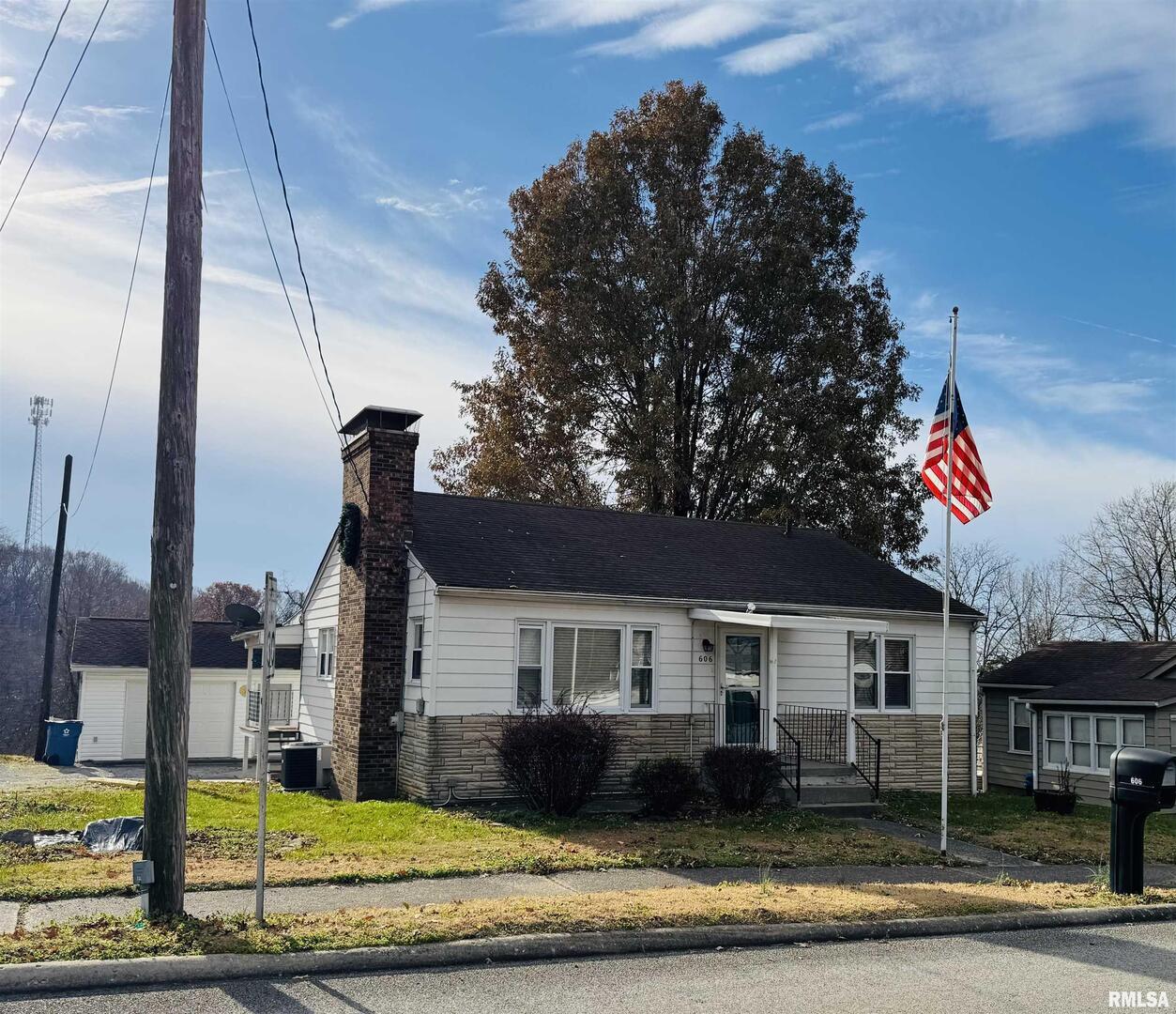 606 E Heacock St., Jonesboro, IL