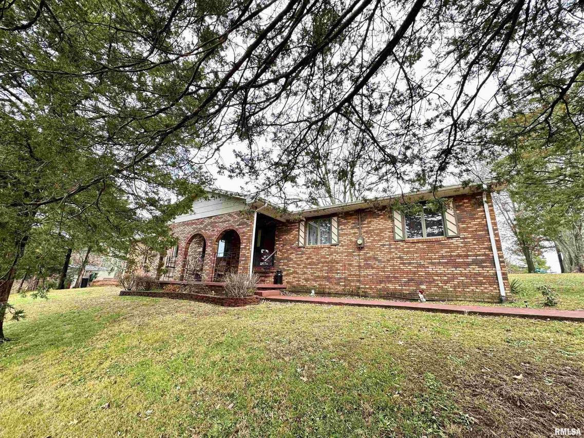 1807 E Saint Louis St., West Frankfort, IL 62896