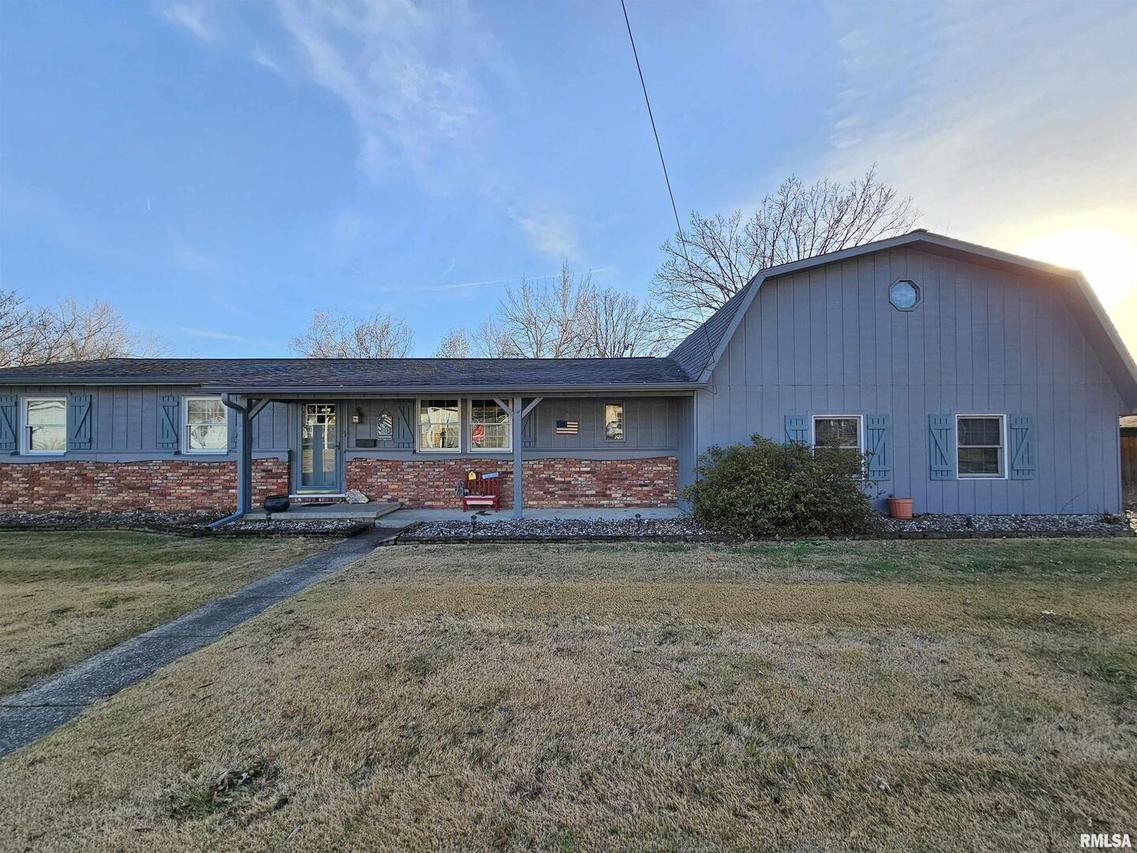 801 W 9th St., Johnston City, IL 62951