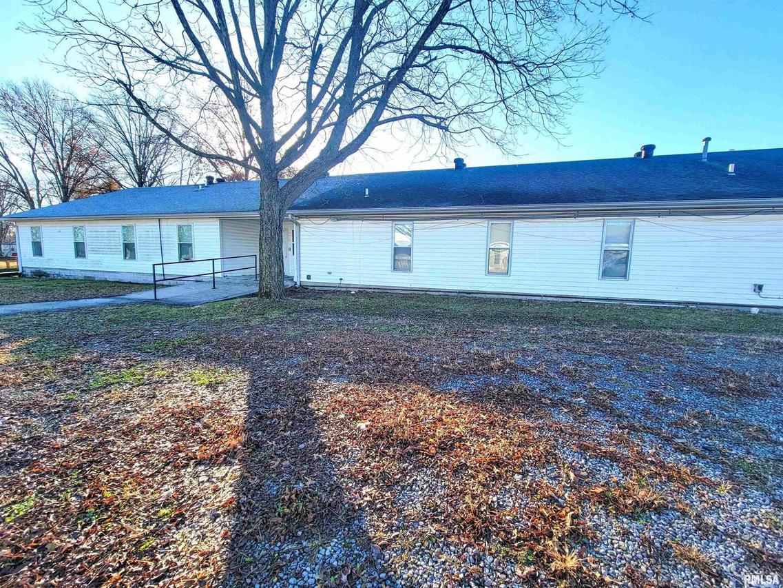420 N Worthey St., Flora, IL 62839