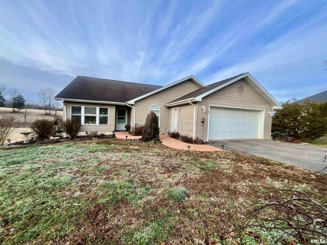 165 Joyce Ln., Vienna, IL 62995