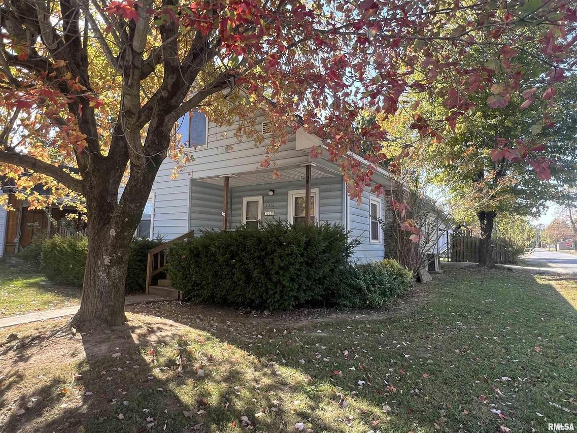 1312 Barham Dr., Johnston City, IL 62951