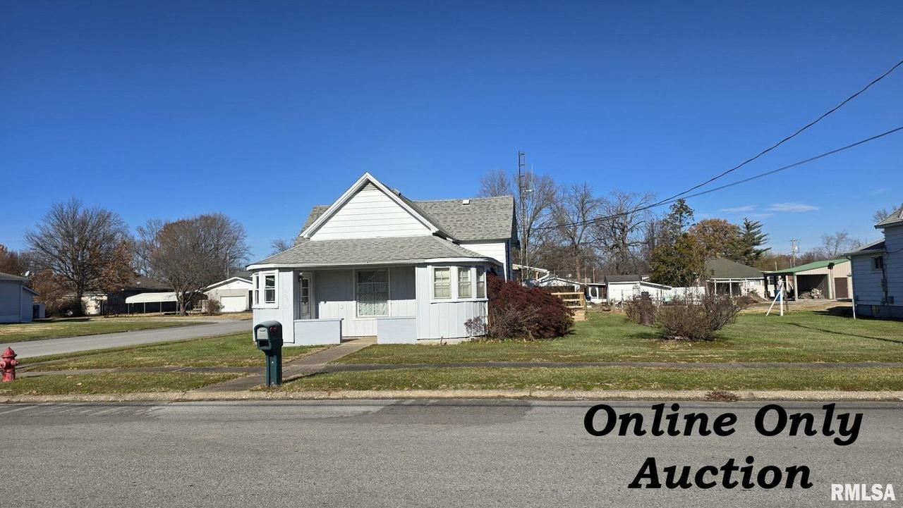 102 E Callie St., Sesser, IL 62884