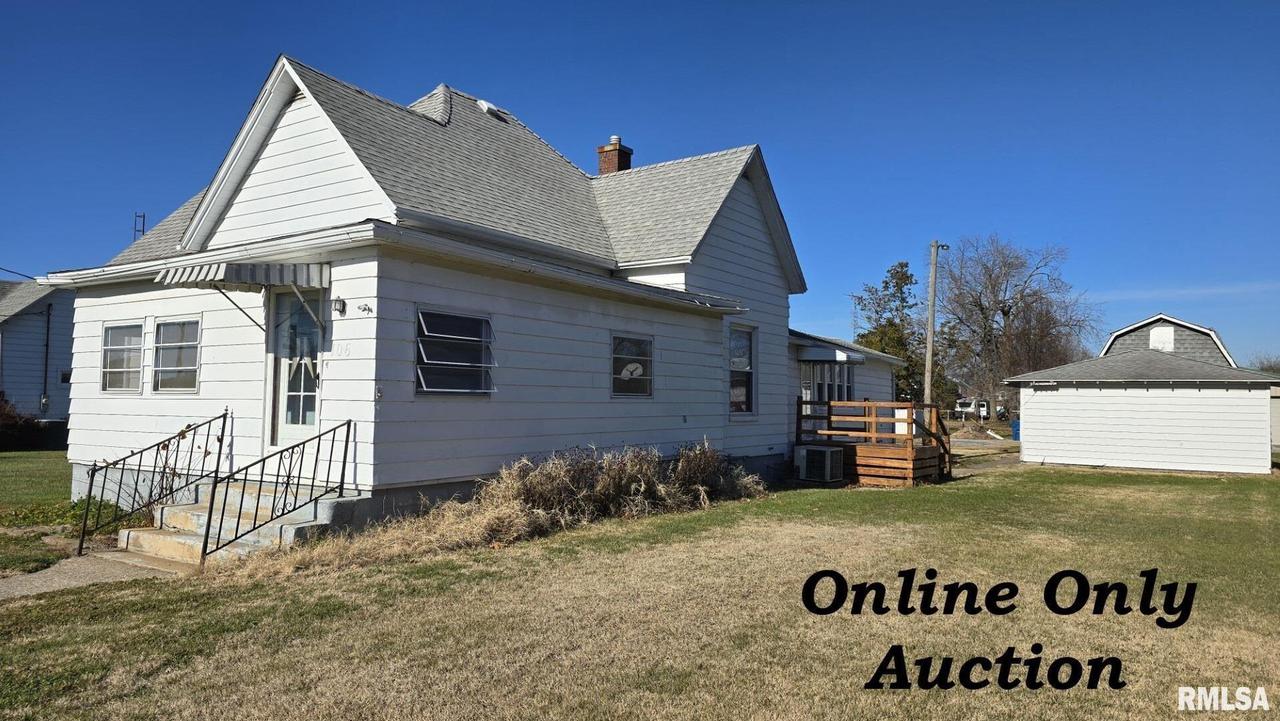 106 E Callie St., Sesser, IL 62884