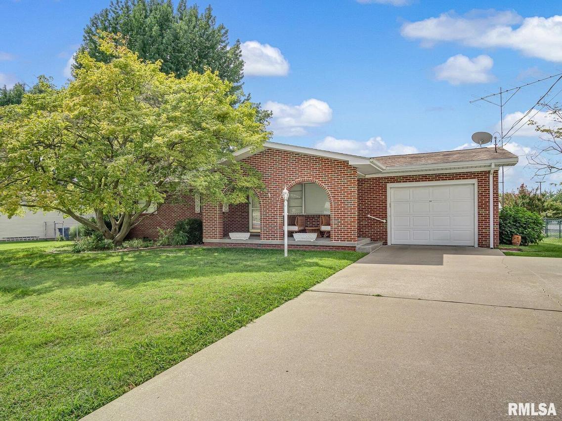 509 E Orchard Ln., Duquoin, IL 62832