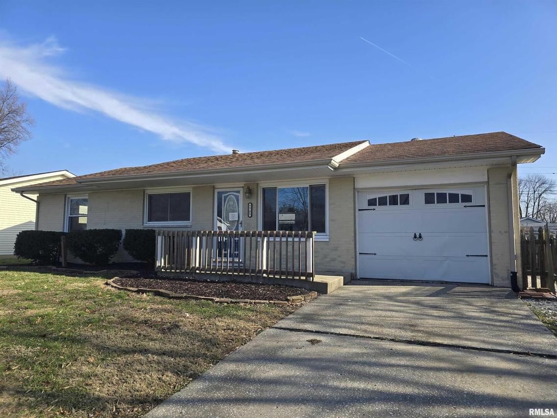 7705 Redbird Ln., Godfrey, IL 62035