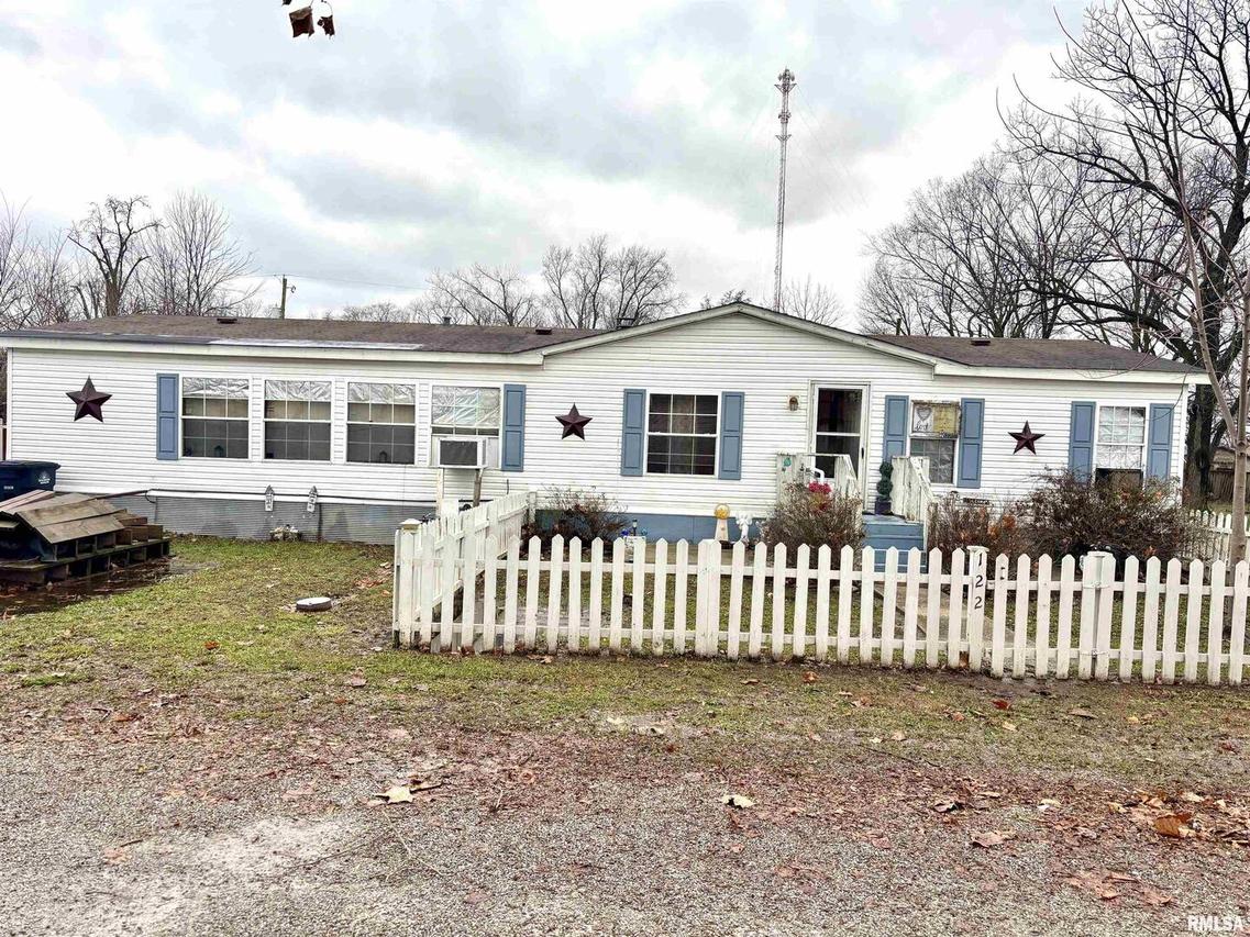 122 S James St., Centralia, IL 62801