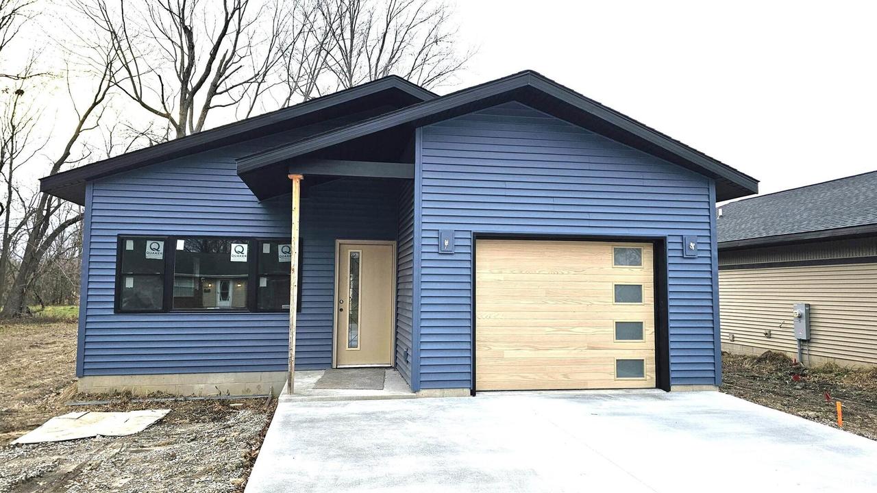 809 N 27th St., Herrin, IL 62948