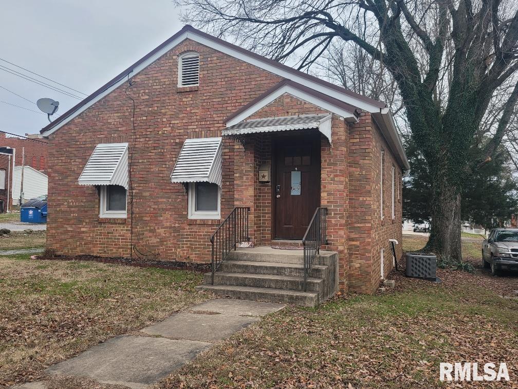 207 S Washington St., Mcleansboro, IL 62859