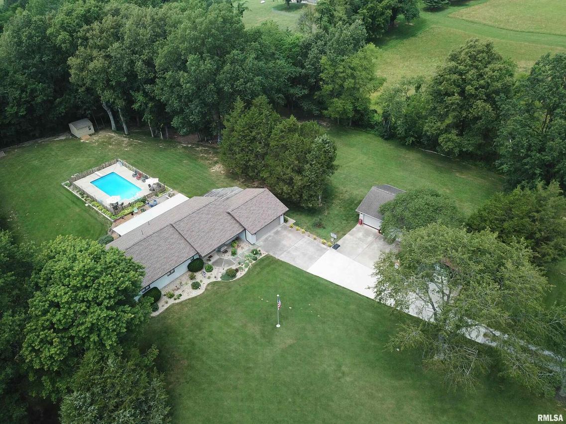 223 Eakin Grove Church Rd., Benton, IL 62812