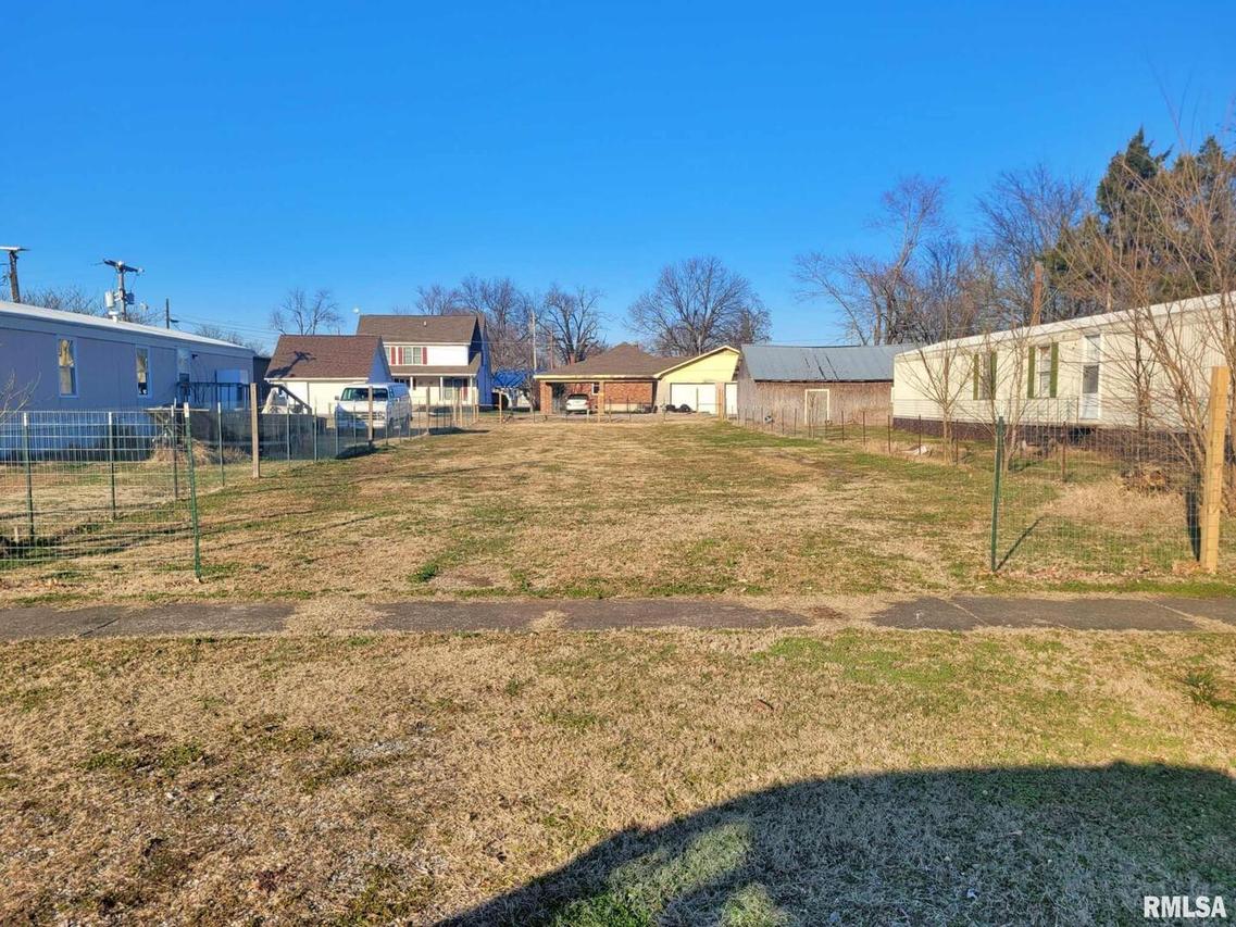 809 E 3rd St., Metropolis, IL 62960