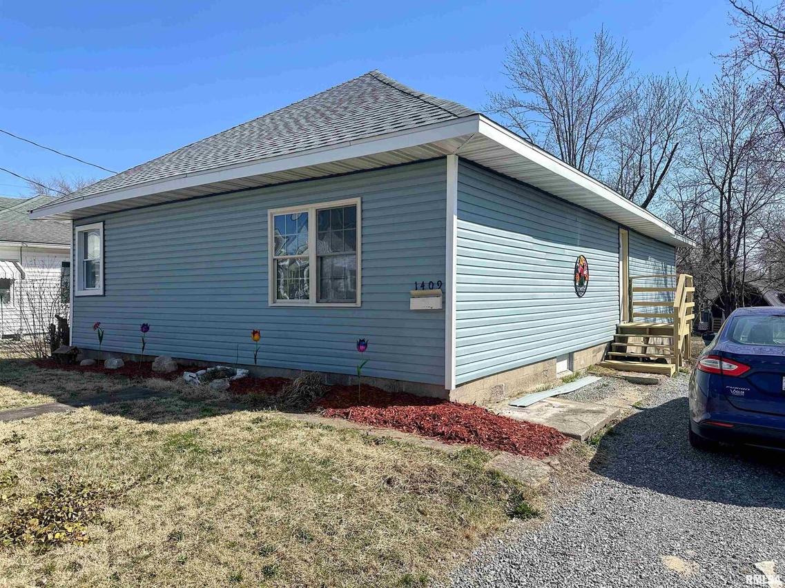 1409 N Monroe Ave., Johnston City, IL 62951