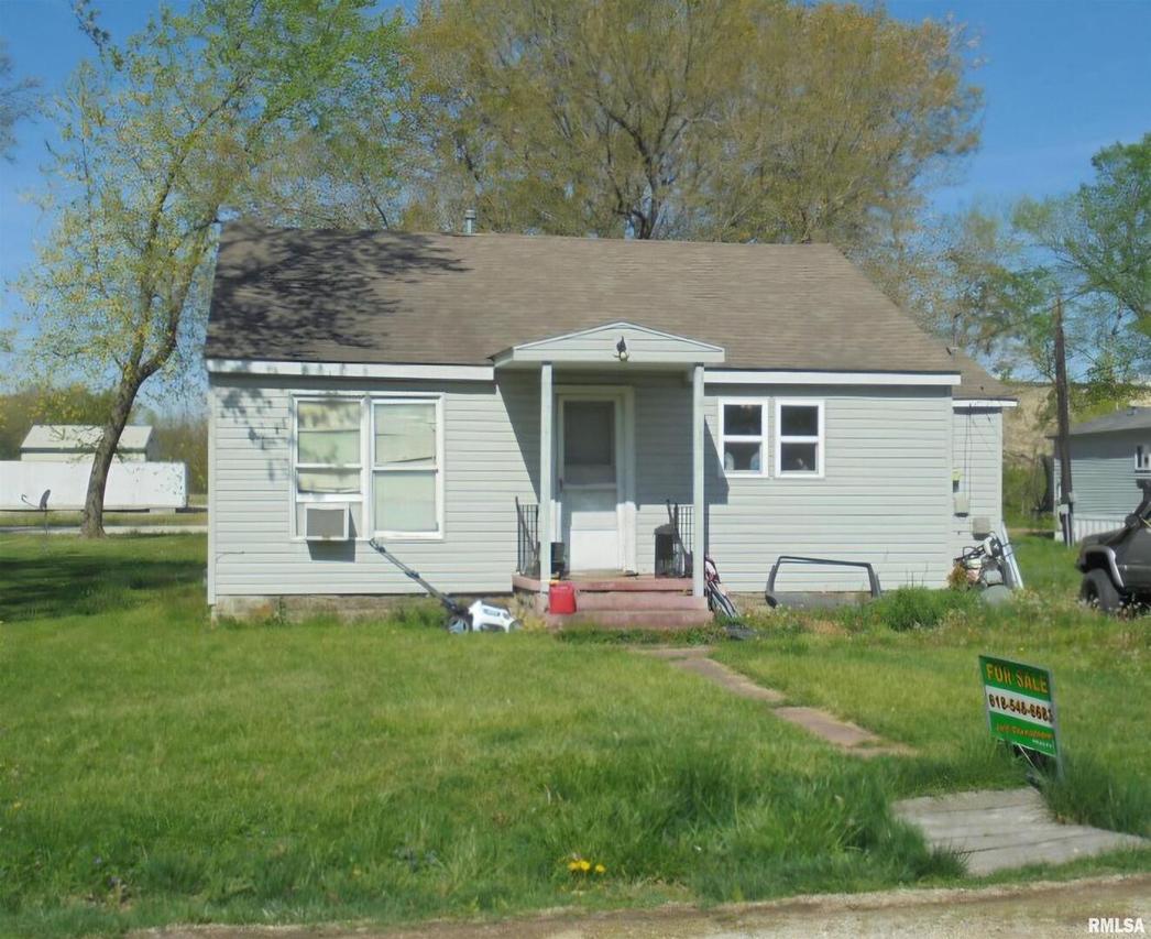 1237 S Franklin St., Salem, IL 62881