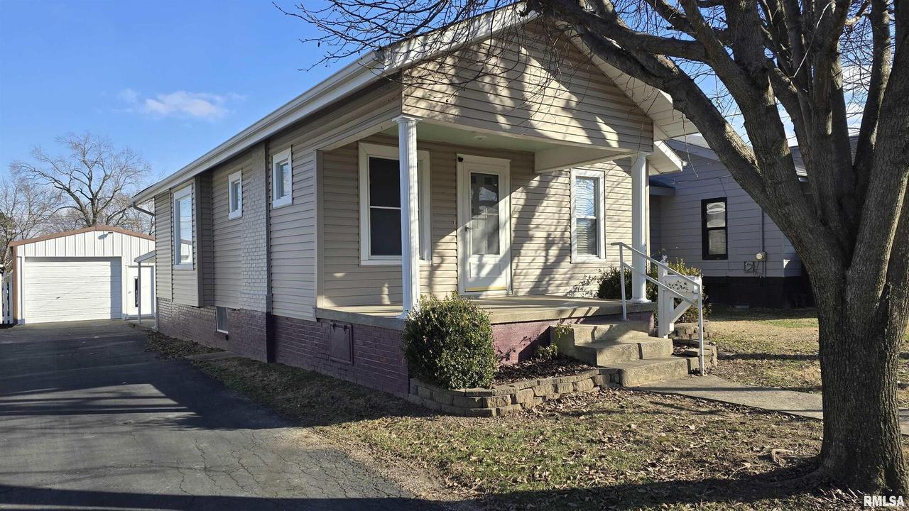 1024 S Webster St., Harrisburg, IL 62946