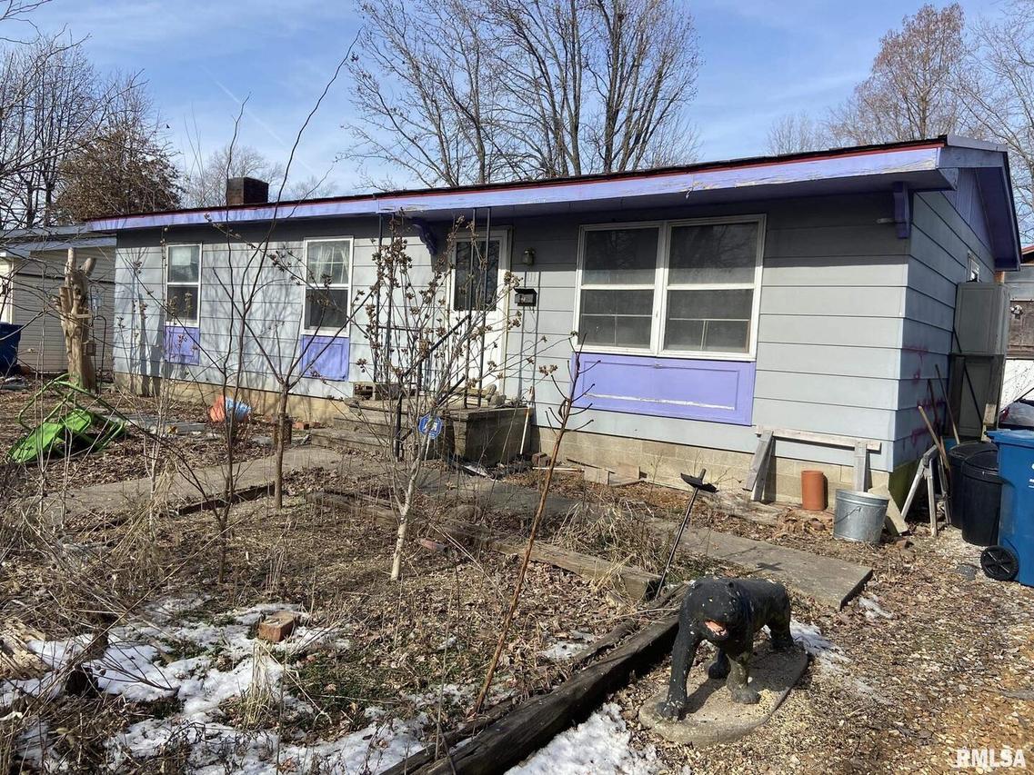 1111 E Ruth St., Benton, IL 62812