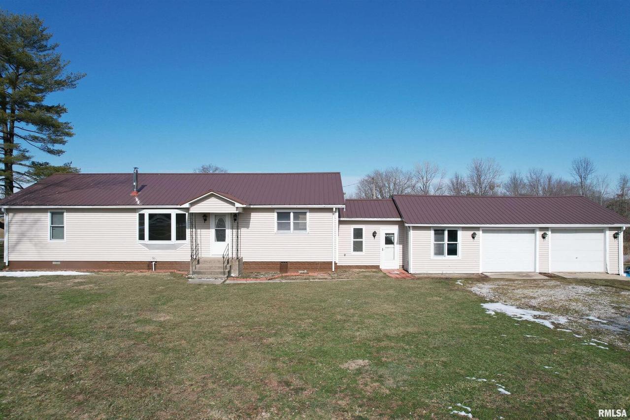 5449 Robb Rd., Kinmundy, IL 62854