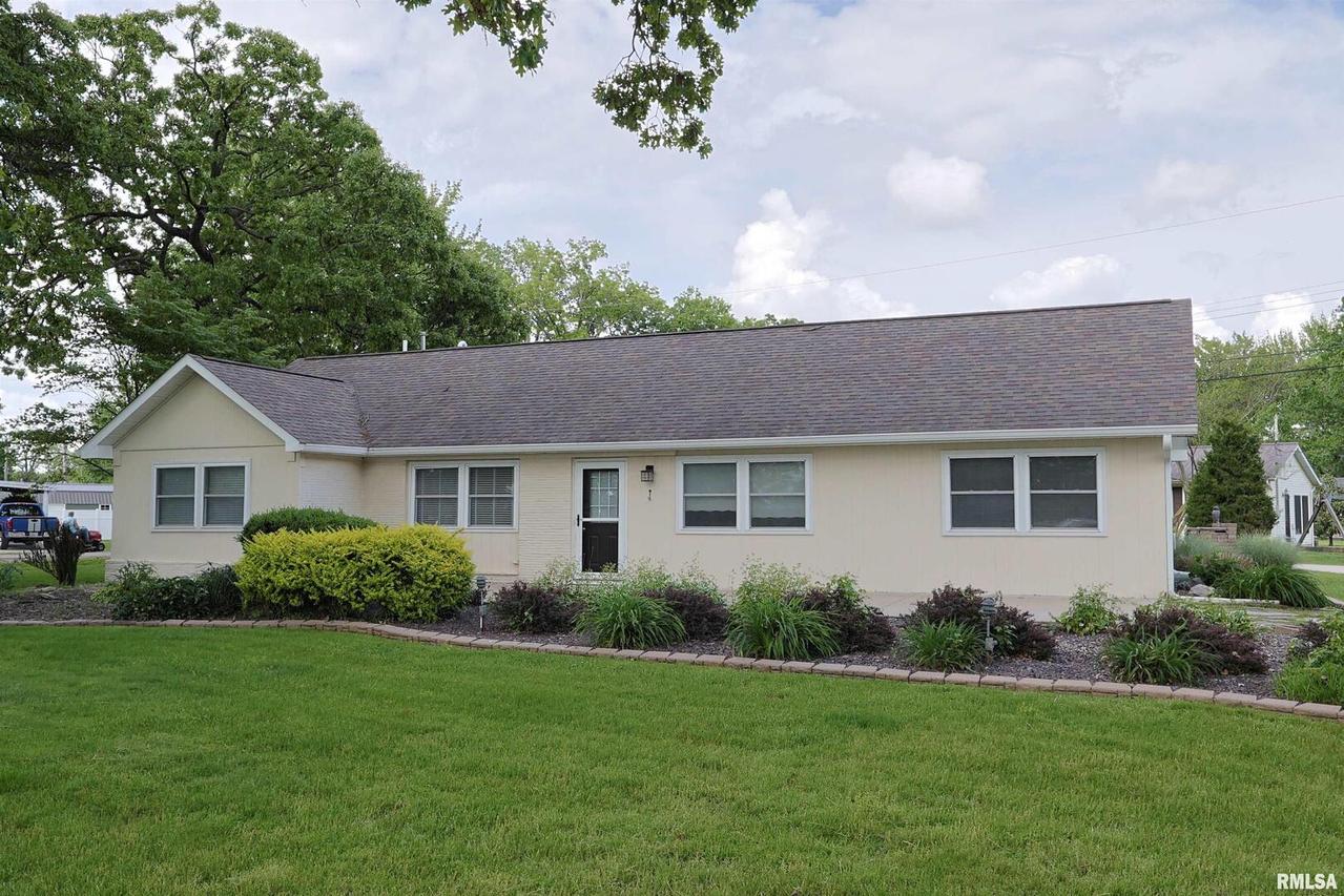 205 E Jennings, Salem, IL 62881