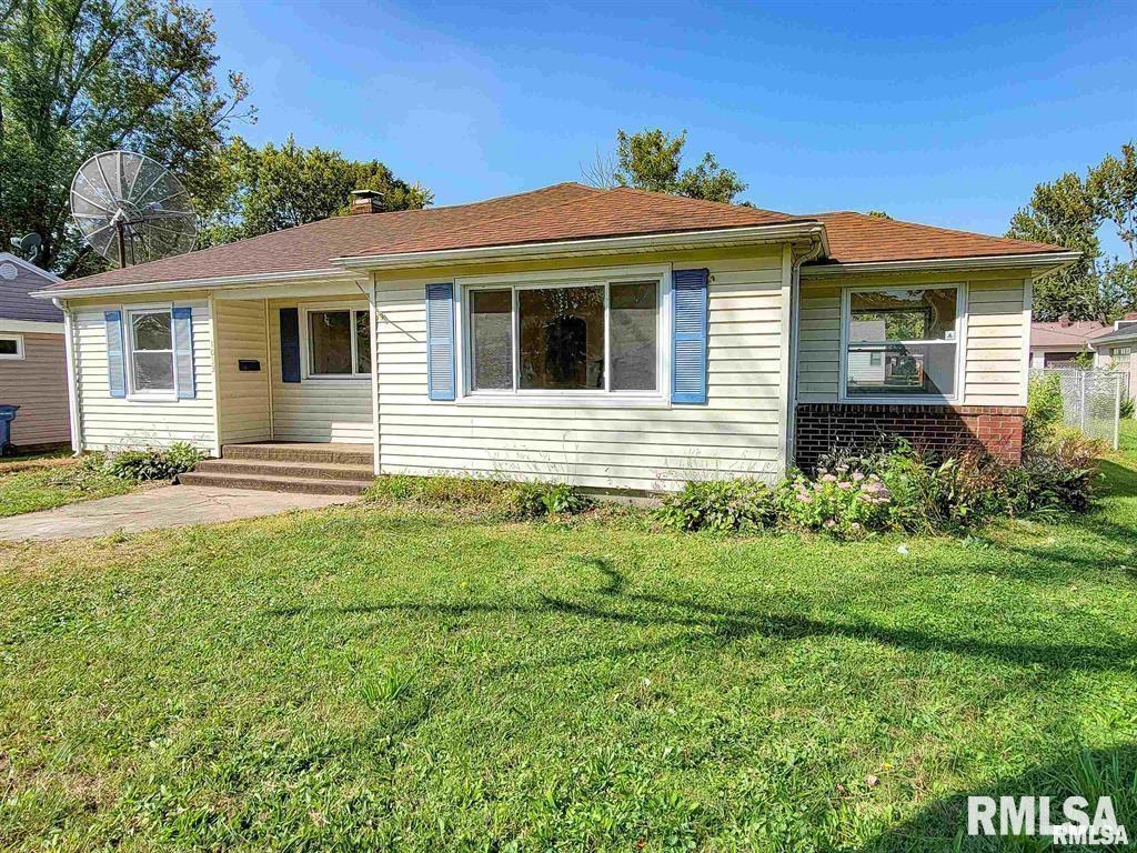 1033 N State Rd., Flora, IL 62839