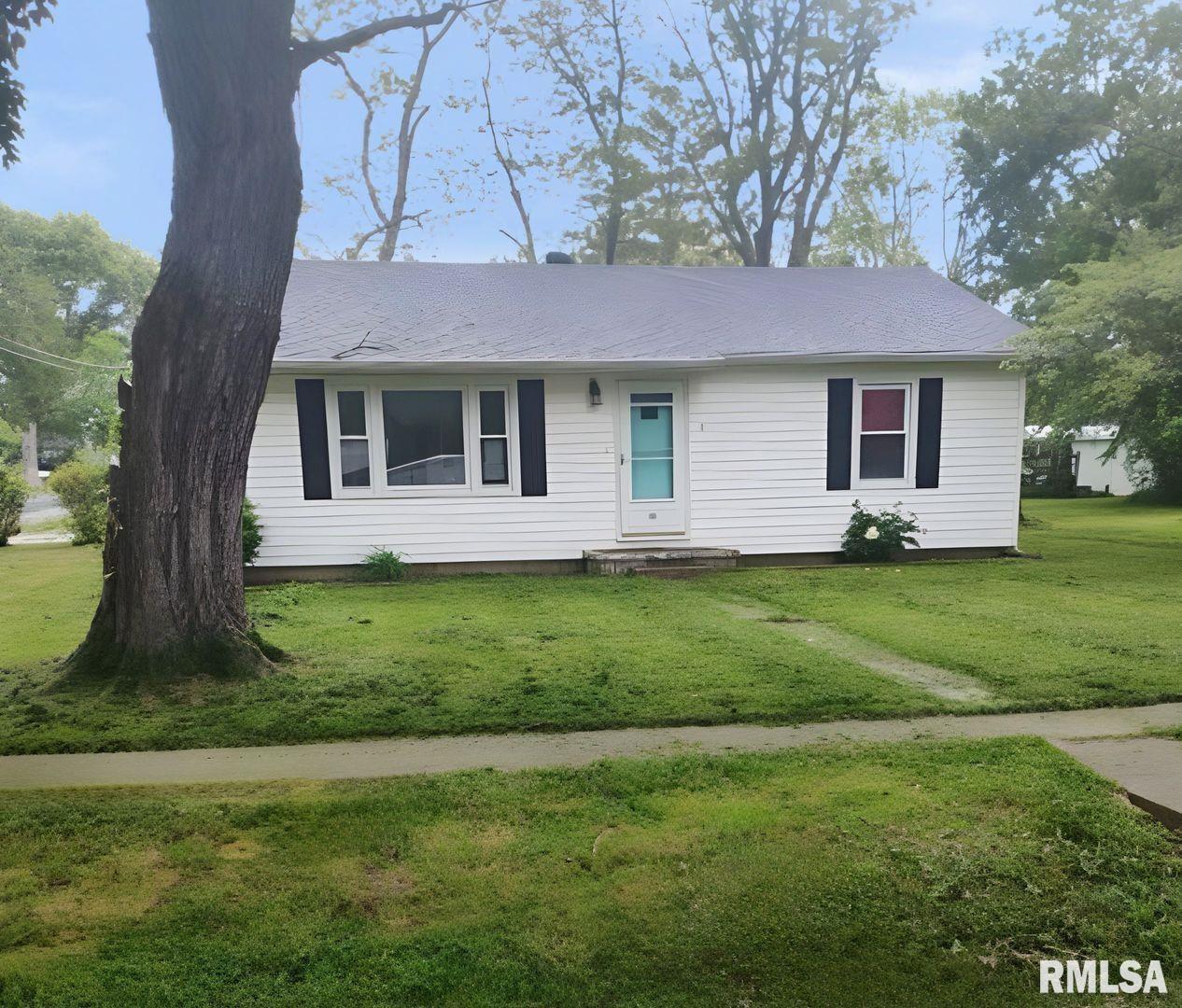 501 S Walnut St., Wayne City, IL 62895