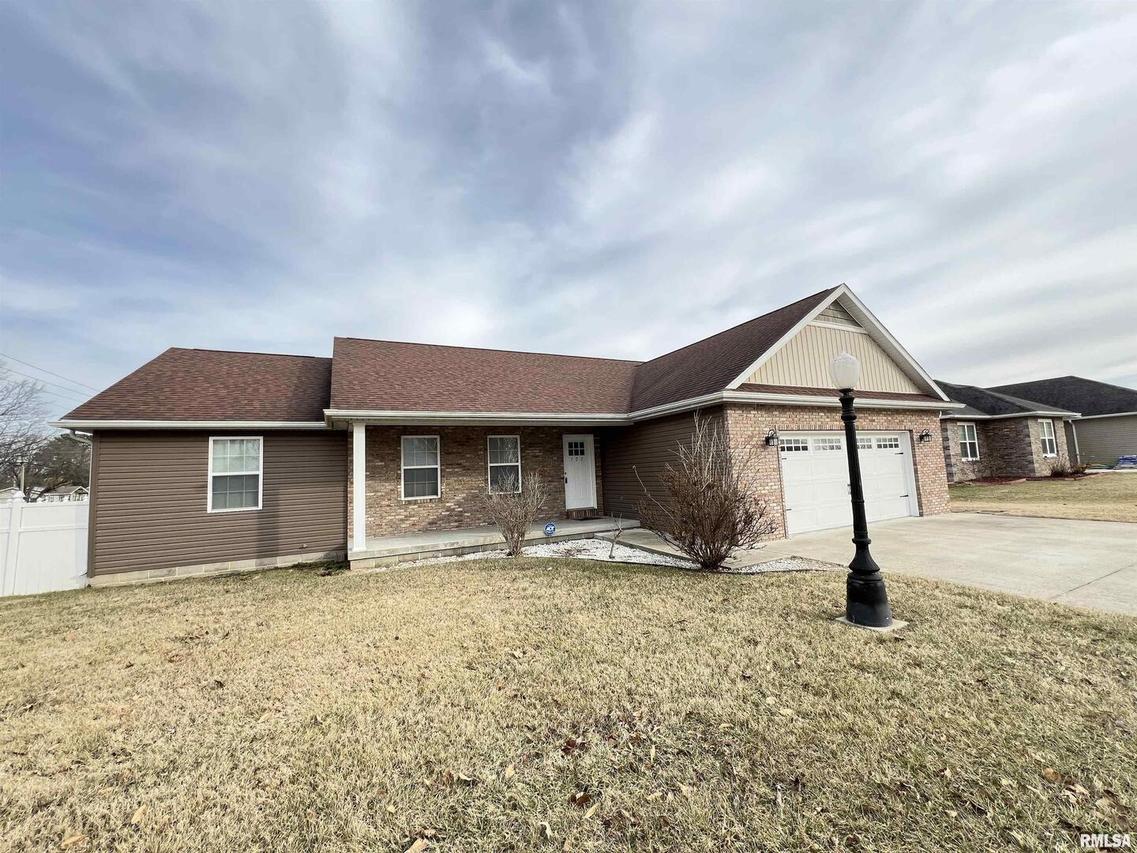 100 Twin Lakes Rd., Carterville, IL 62918