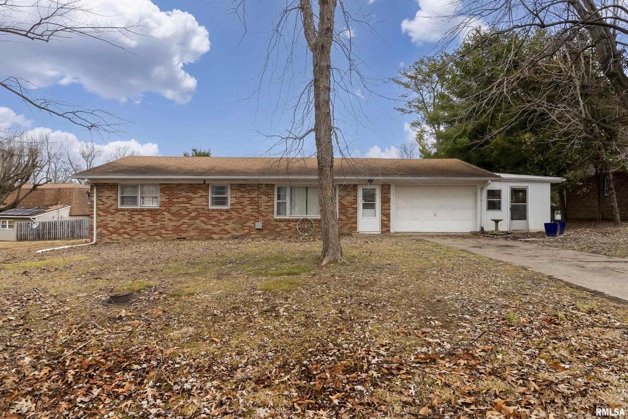 804 Hilldale Ave., Herrin, IL 62948