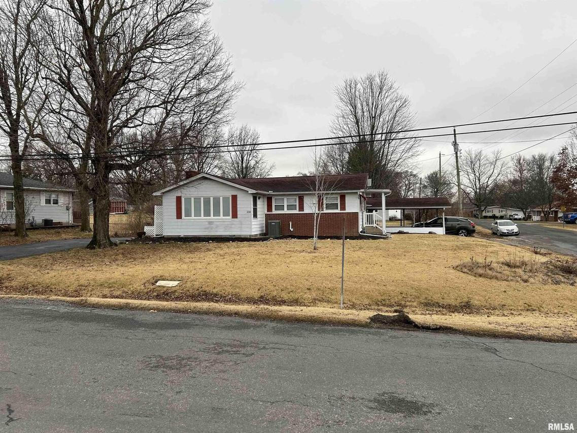 2130 W Jefferson St., Vandalia, IL 62471