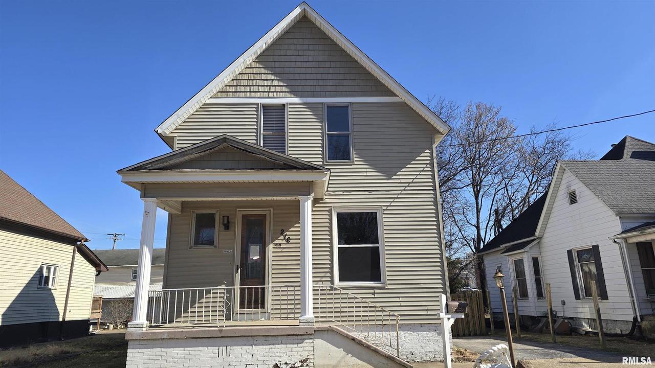 210 N Jackson St., Harrisburg, IL