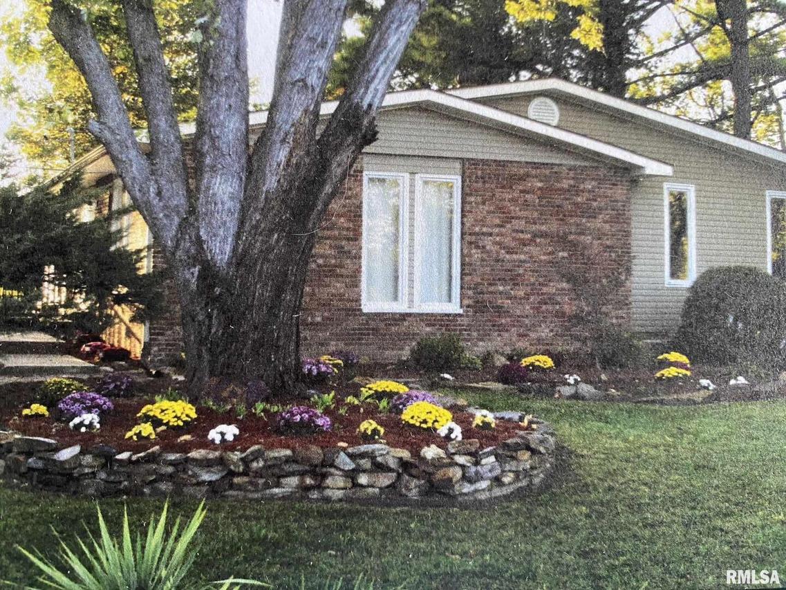 115 Weisbrook Ln., Carterville, IL 62918