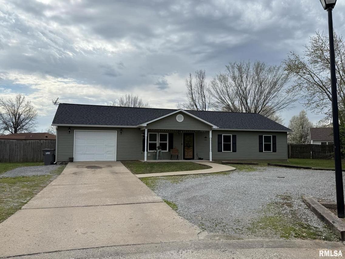 615 Valmar Dr., Marion, IL 62959