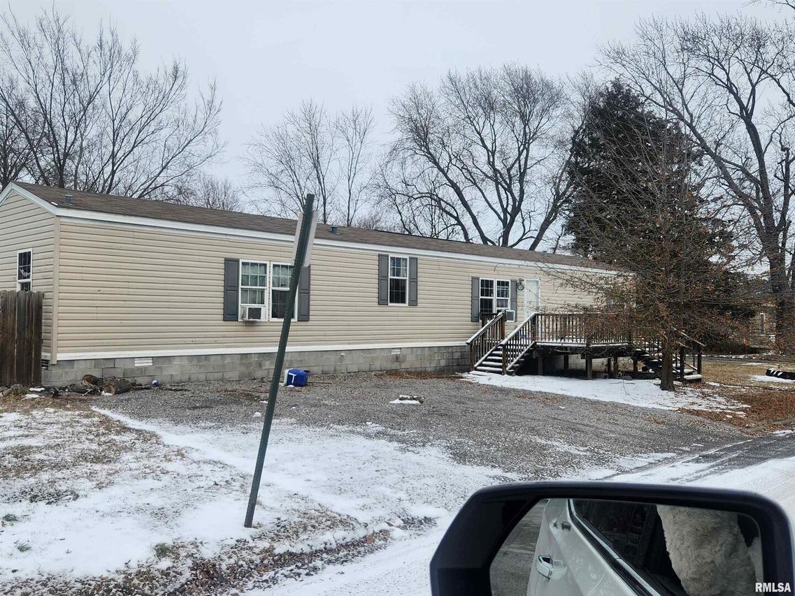 4 E 1st South St., Tamaroa, IL 62888