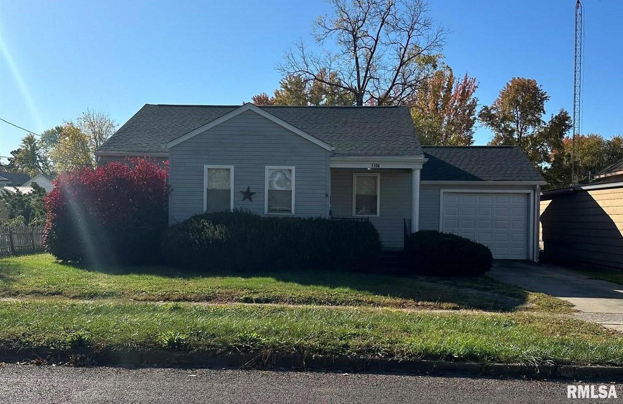 1104 E Oak St., West Frankfort, IL 62896
