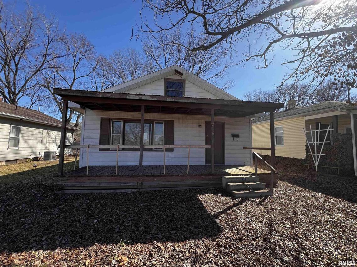 816 N 11th St., Murphysboro, IL 62966