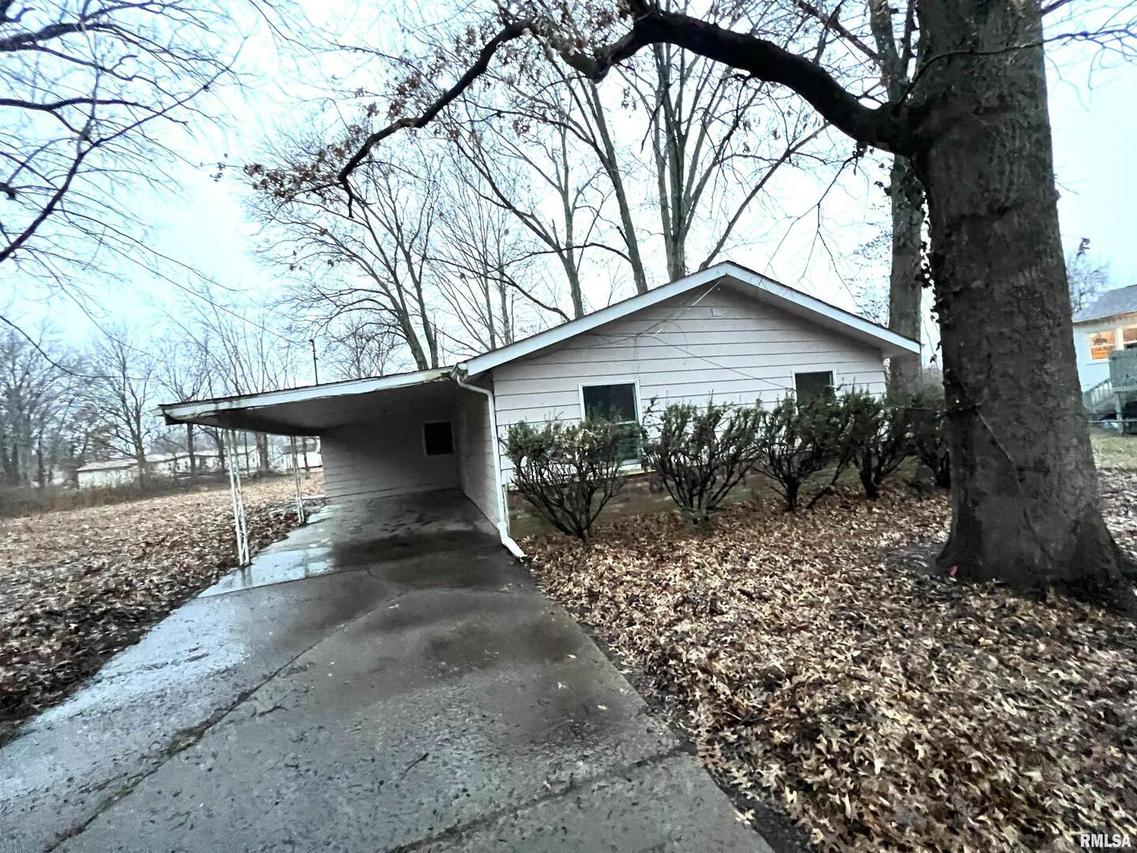1422 N Pierce St., Carbondale, IL 62901