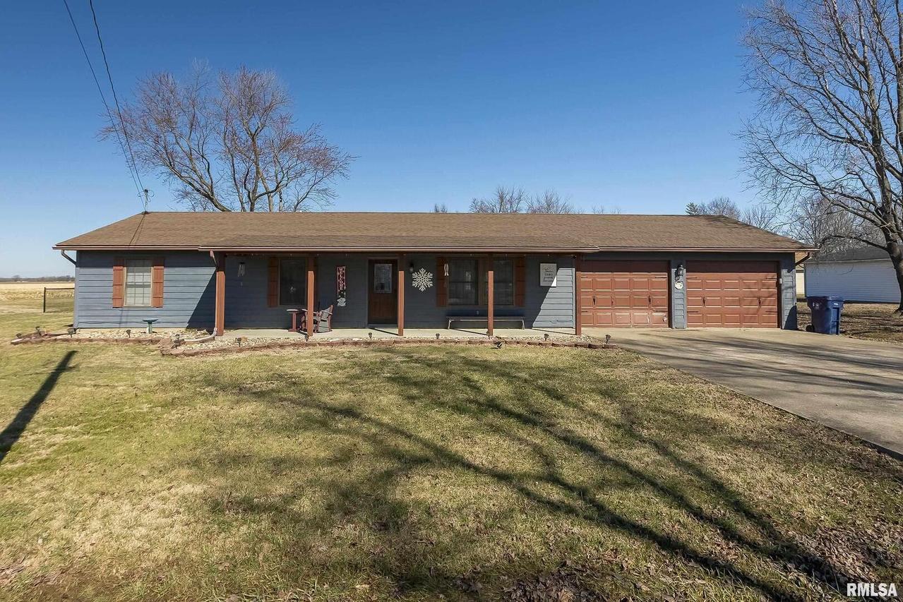 307 Kings Ave., Ewing, IL 62836